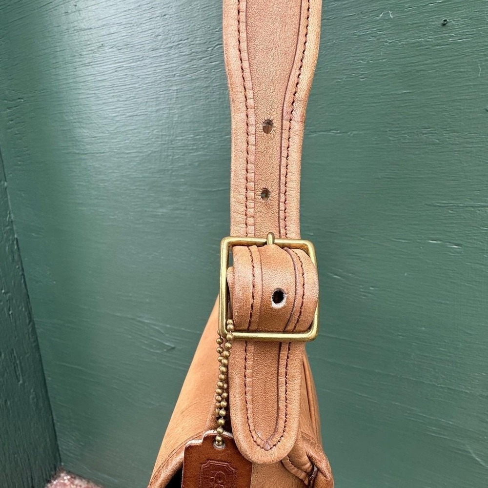 Vintage Coach British Tan Leather Saddle Bag NYC Made classic Crossbody - Picture 3 of 10